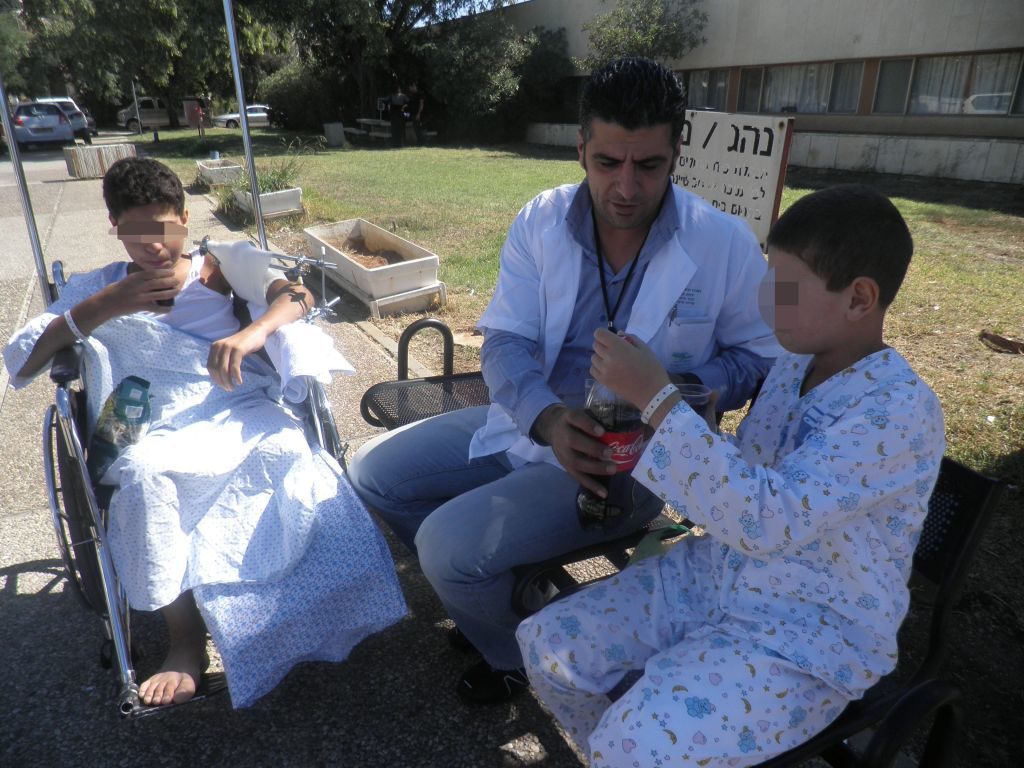 GIVING-MEDICAL-CARE-TO-SYRIAN-CASUALTIES-IN-ISRAEL-2